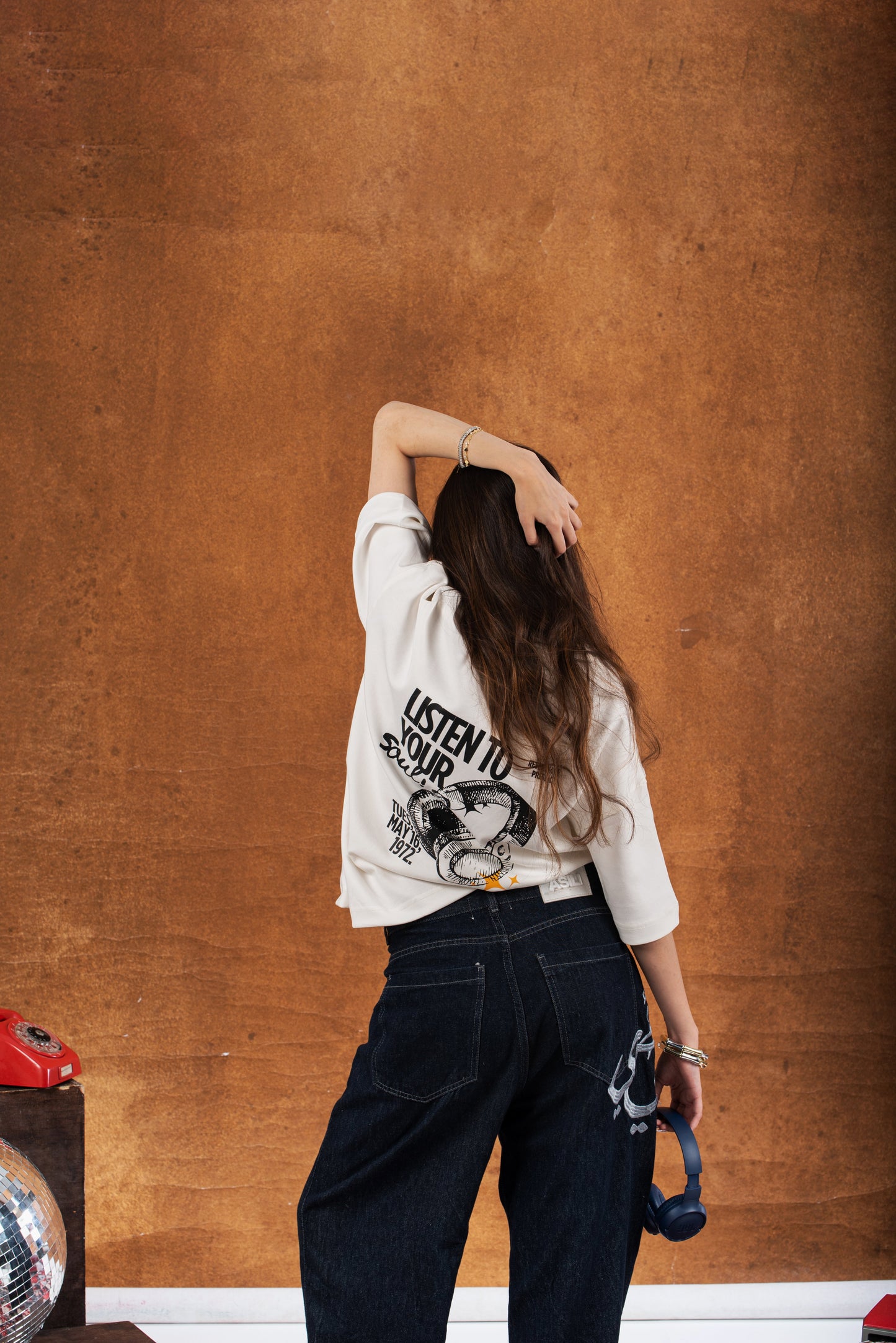 RW White Boxy-TEE "LISTEN TO YOUR SOUL"