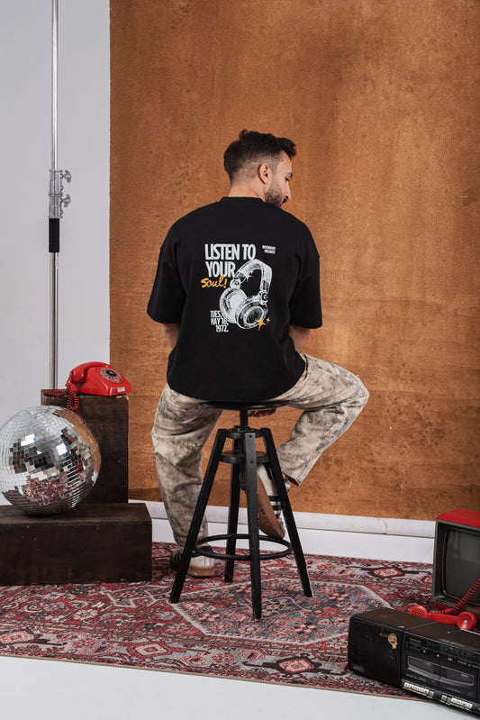 RW Black Boxy-TEE "LISTEN TO YOUR SOUL"