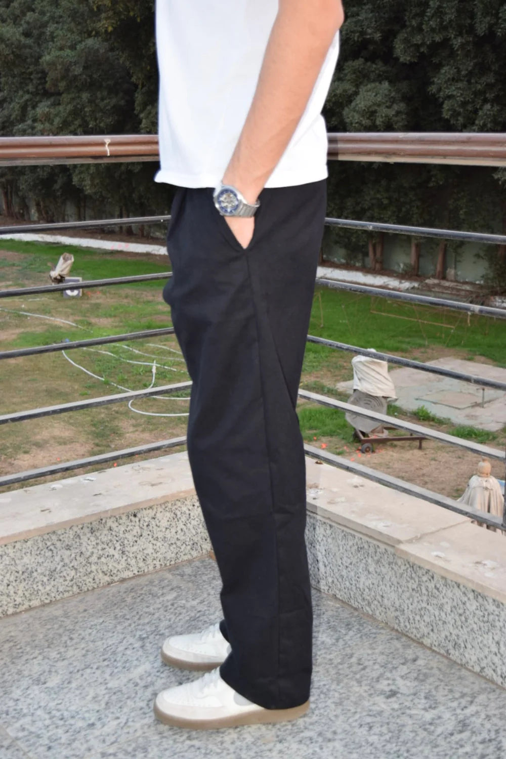 BLACK PLEATED GABARDINE PANTS
