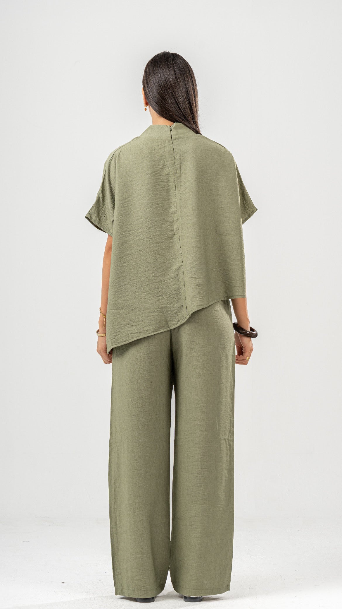 Asymmetrical set