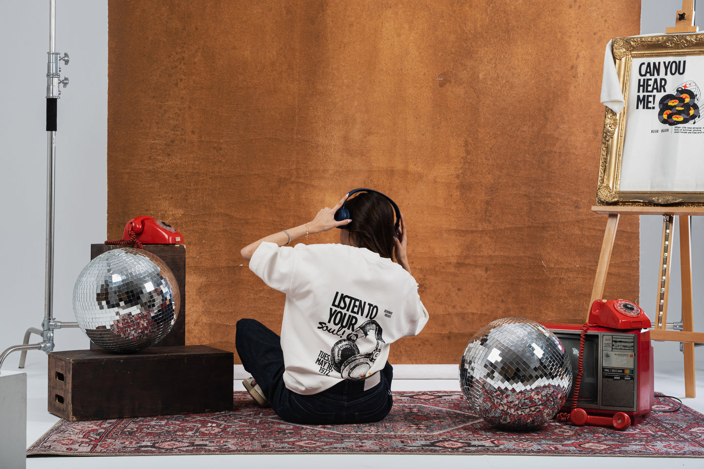 RW White Boxy-TEE "LISTEN TO YOUR SOUL"