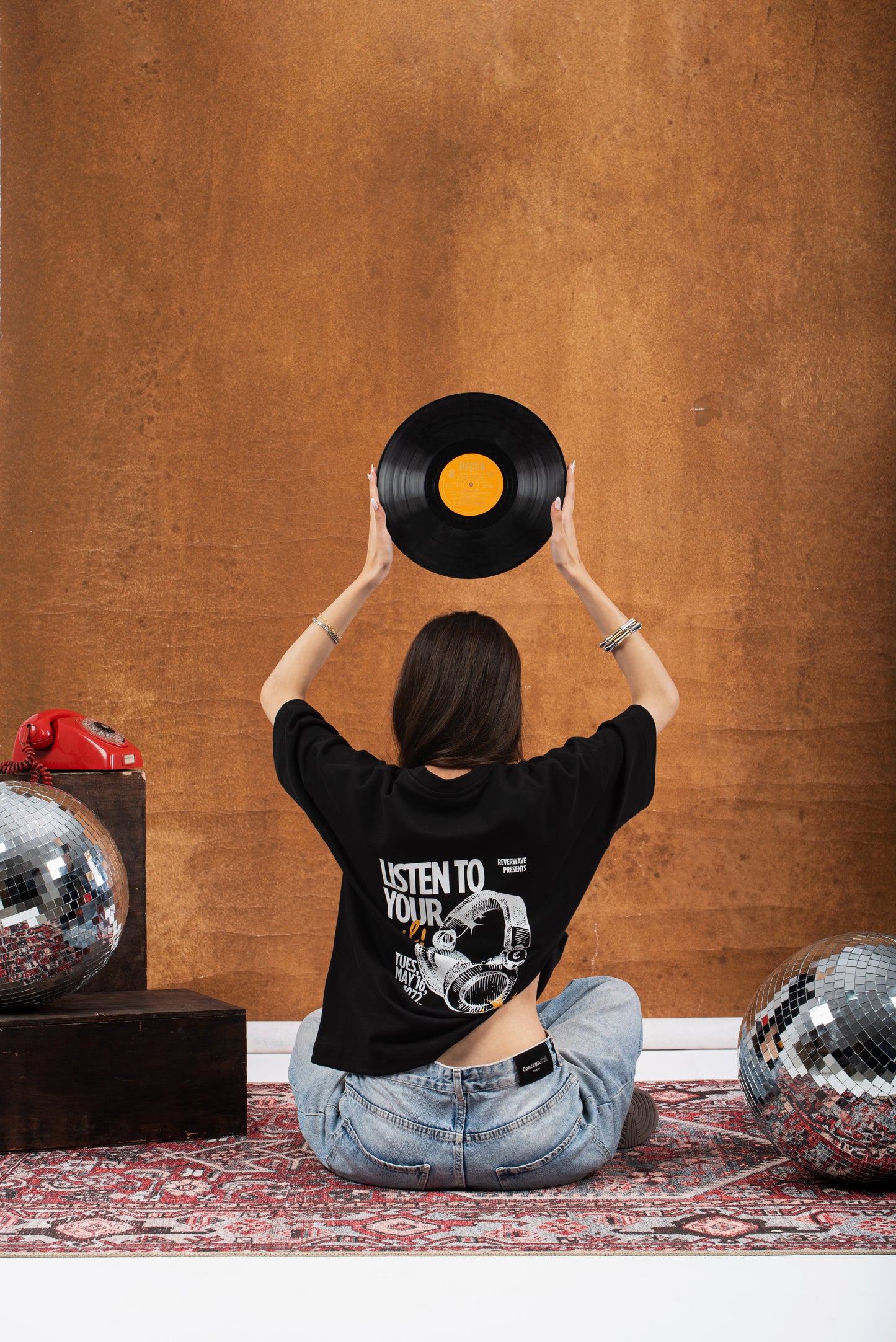 RW Black Boxy-TEE "LISTEN TO YOUR SOUL"