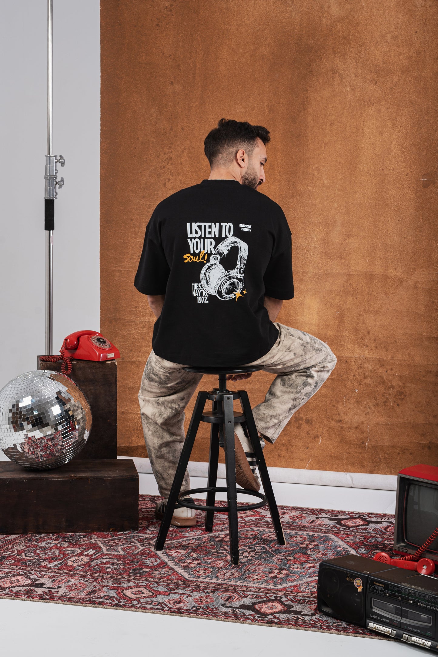 RW Black Boxy-TEE "LISTEN TO YOUR SOUL"