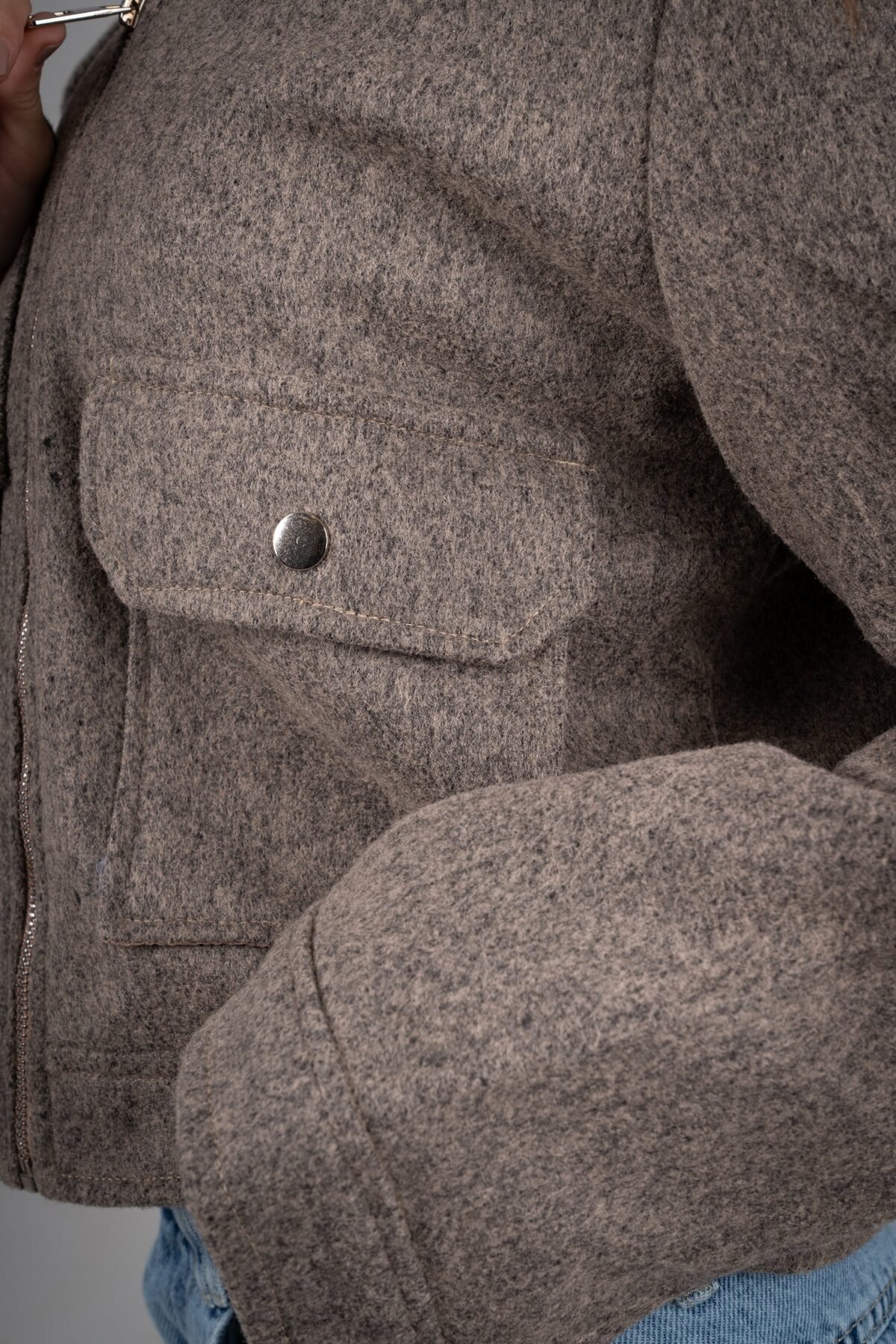Brownish Pocketed Broadcloth Jacket. - Image 4