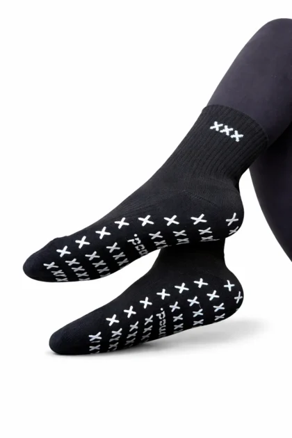 Black classic mad grip socks